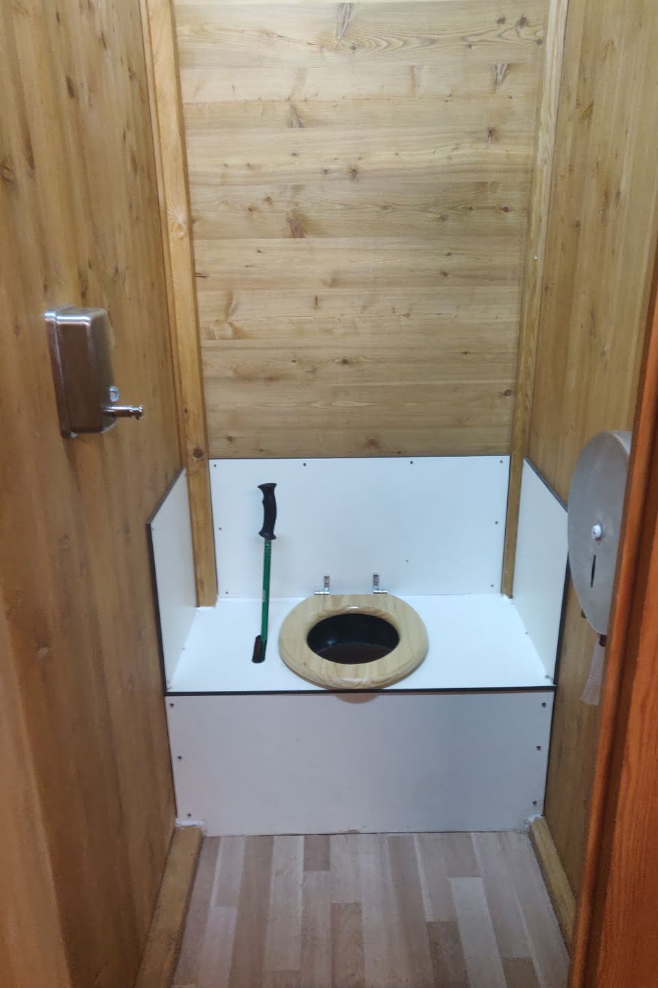 Een toilet tijdens een wandeling in Frankrijk