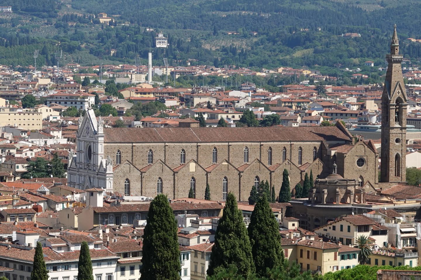 Uitzicht op de voorgevel van Santa Croce